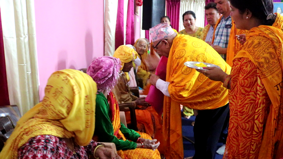 राधामाधव समिति नेपाल दमक शाखाले गर्यो दमकका जेष्ठ आमाहरुलाइ सम्मान