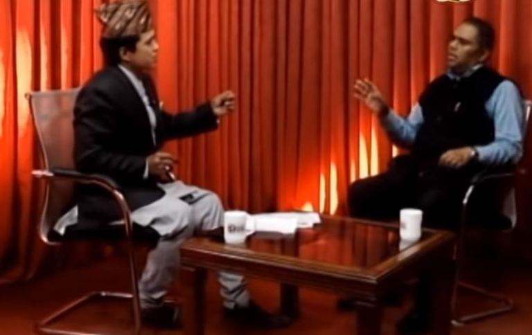 माइक फाल्दै अन्तवार्ताको बीचबाट किन उठेर हिडे उपप्रधानमन्त्री यादव ? (भिडियोसहित)