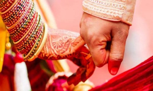 कोरोनाको कहरमा पनि आज भारतमा कैयौंले बाँधे जोडी