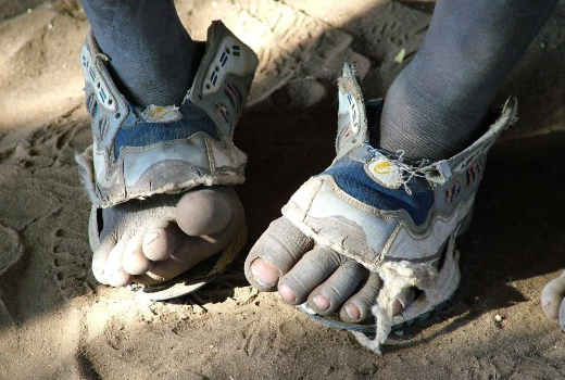 म सोच्थेँ बुवा लोभी भएर फाटेको जुत्ता लगाएको होलान् तर होइन रहेछ पैसा कमाउन गार्हो रहेछ
