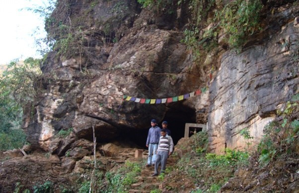पर्यटकको पर्खाईमा बहुआकृतिको पञ्चेश्वर गुफा