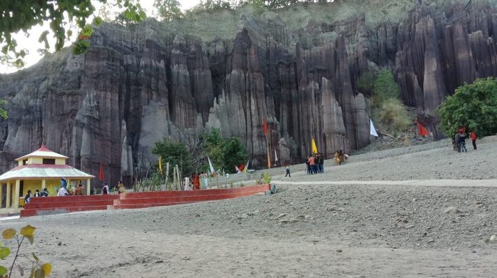 एकपटक पुग्नै पर्ने नेपालमै छ पुरै शिव लिङ्ग भएको अद्भूत पहाड