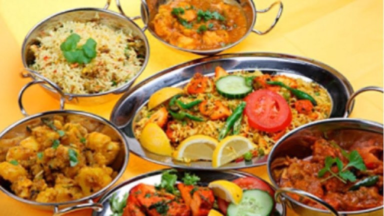 यस्ता व्यक्तिको घरमा कहिल्यै भोजन नगर्नुहोस्, हुनेछ धेरै हानि