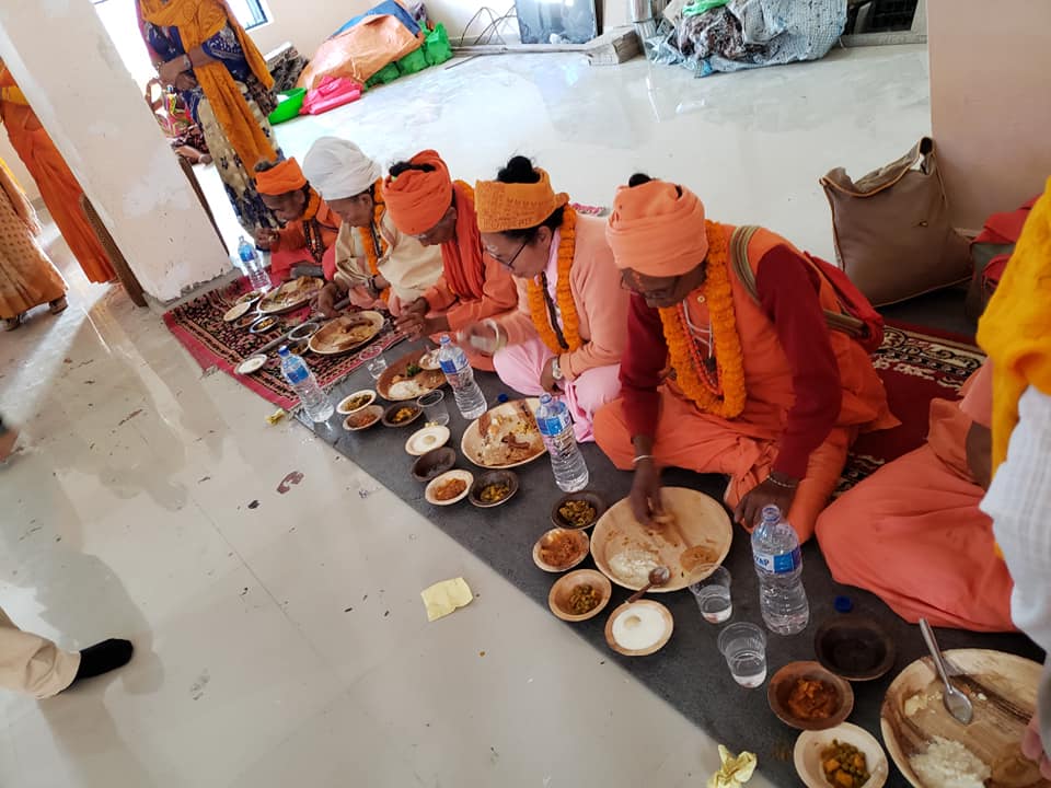 श्री कृपालु जी माहाराजको गोलोक गमन माहाप्राणायम दिवसको अवसरमा साधु सन्त सम्मान तथा भोज कार्यक्रम