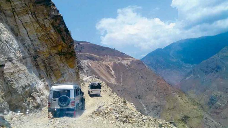 नेपालमै यस्तो ठाउँ जहाँ पैसठ्ठी किमी यात्रा गरेको भाडा दुई हजार पाँच सय लाग्छ !