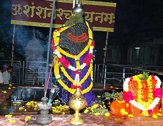 आज शनिदेव को दर्शन गर्दै हेर्नुहोस आजको राशिफल: वि.सं. २०७६ कात्तिक १६, शनिबार