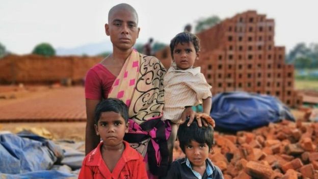 ‘भोका सन्तानको पेट भर्न २४० रुपैयाँमा कपाल बेचेँ’