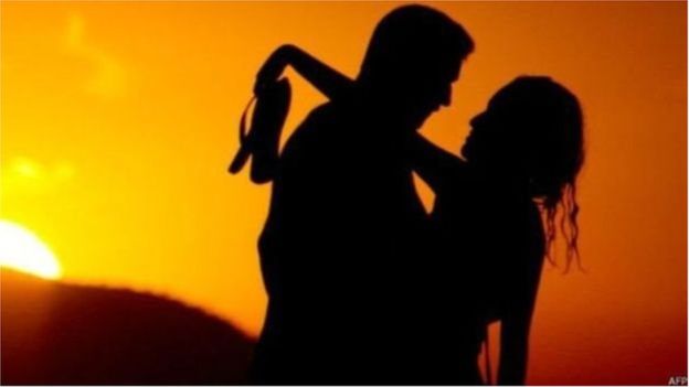 कुमारित्वका लागि शल्यक्रिया गराउँदै युवतीहरू