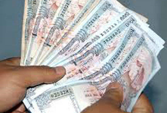 सस्तिँदै नेपाली पैसा