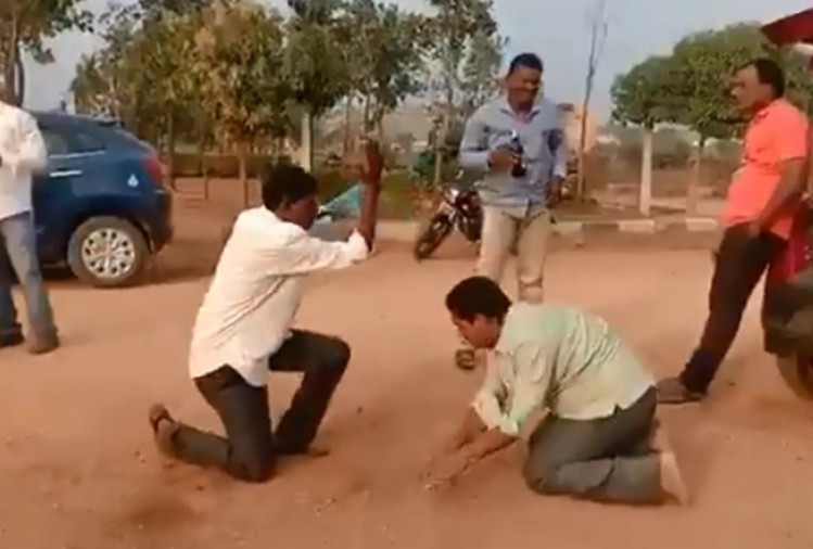 भारतमा प्रहरी अधिकारीहरूले रक्सी पिएर गरे डान्स (भिडियो)
