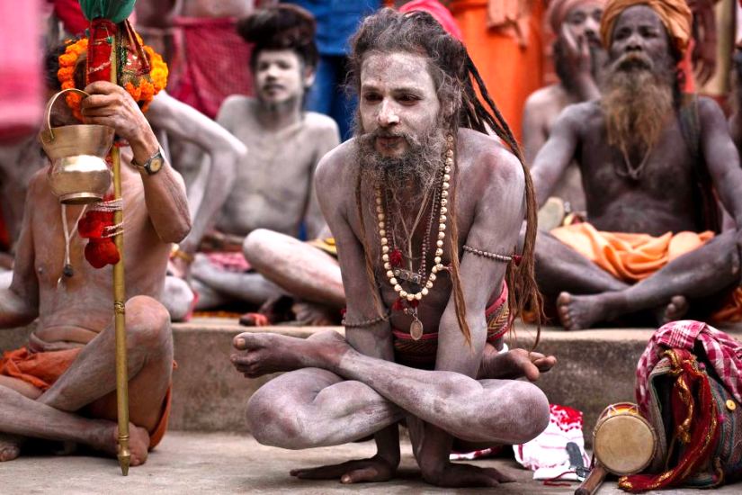 यस कारण लगाउँदैनन् नागा बाबाले कपडा