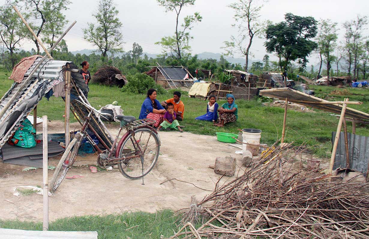 सशस्त्रले घर भत्काएपछि तीन महिनादेखि पालमुनिको वास