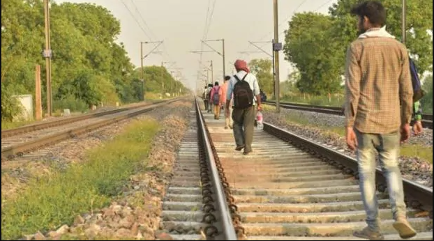 भारत : पैदल घर फर्किरहेका मजदूरलाई कुल्चियो रेलले, १६ जनाको मृत्यु