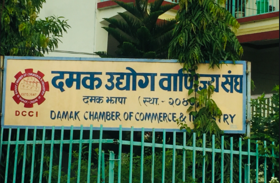 दमकको नयाँ सब्जी बजारबाट भारतीय ट्रक पठाइयो, लकडाउन अवधिभर सामान ढुवानी गरी आयात निर्यात गर्न नपाउने