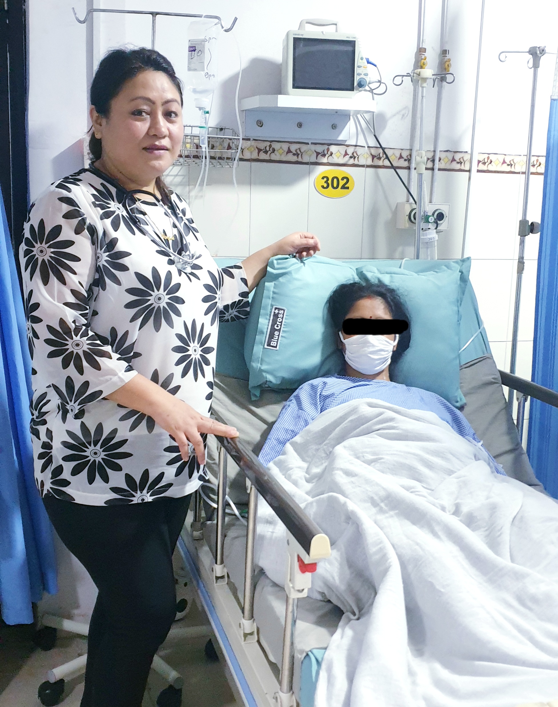 ब्लू क्रस हस्पिटलमा डाक्टर रंगिनाले गरिन् पहिलो पटक दुरबिनको माध्यमबाट पाठेघर निकाल्ने सफल शल्यक्रिया