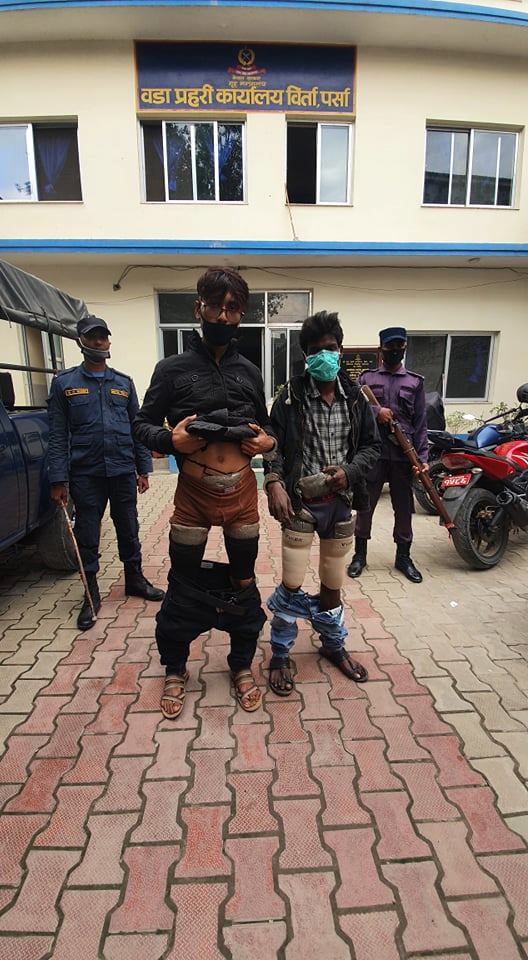 नेपाल-भारत सीमाबाट चरेससहित दुईजना पक्राउ