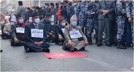 नेपाल-प्रचण्ड समूहको प्रदर्शन : तीन पूर्वप्रधानमन्त्री सडकमा (फोटो फिचर)