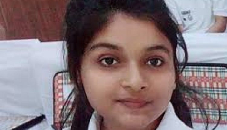 भारतमा मुख्यमन्त्री बन्दै १९ वर्षीया किशोरी