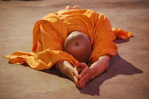 किन गरिन्छ साष्टांग प्रणाम ?