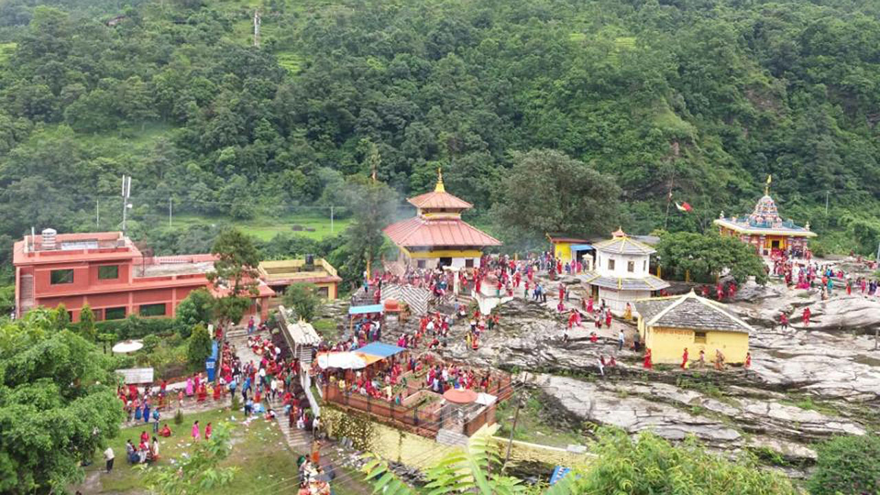 गलेश्वर मन्दिर पित्तलले छाइने