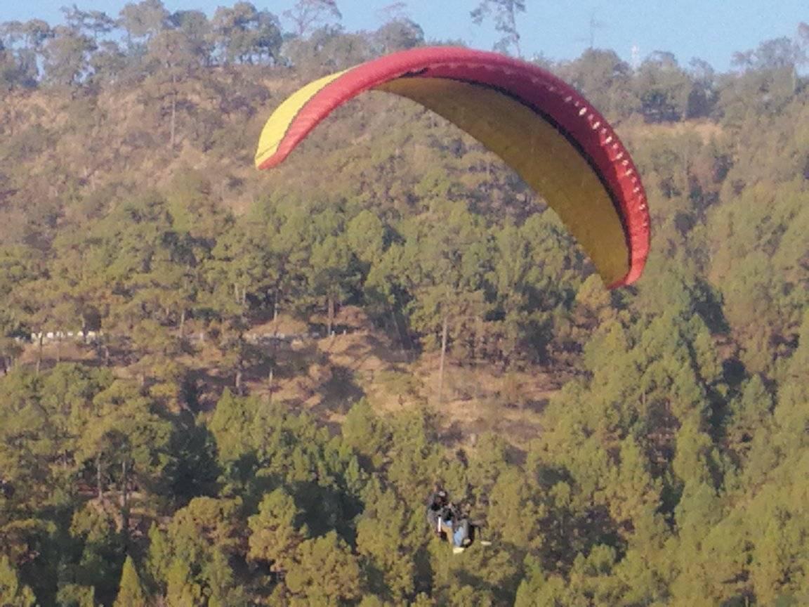 डोटीमा प्याराग्लाइडिङले पर्यटकको आकर्षण बढ्दै