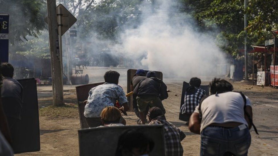म्यानमार प्रदर्शन : थप ३८ जनाको मृत्यु , चिनियाँ व्यवसाय लक्षित आक्रमण बढ्यो