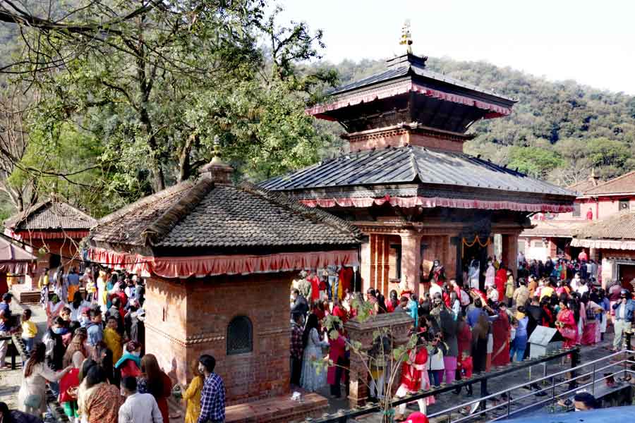 केदारेश्वरमा भक्तजनको भीड (फोटो फिचर)