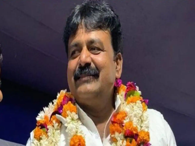 भारतमा मन्त्री किन गाडीबाट ओर्लेर पैदलै भागे ?