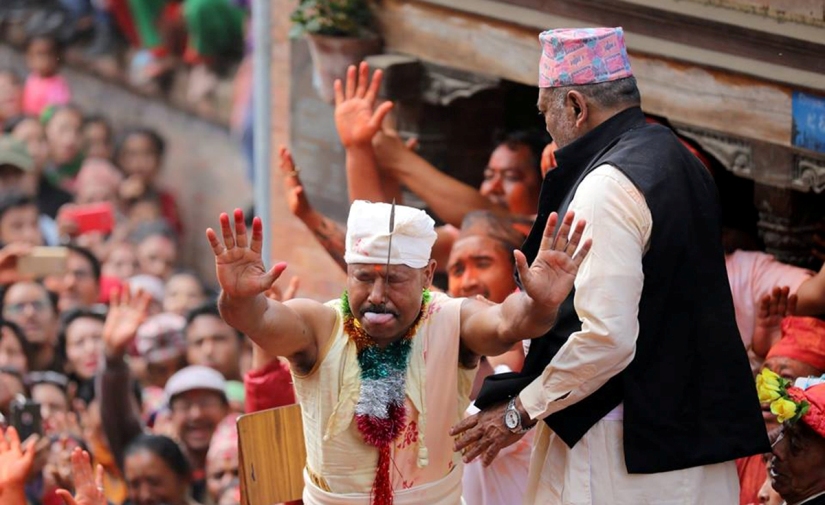 जिब्रो छेडी महाद्वीप बोकेर टोलटोल घुमे बुद्धकृष्ण