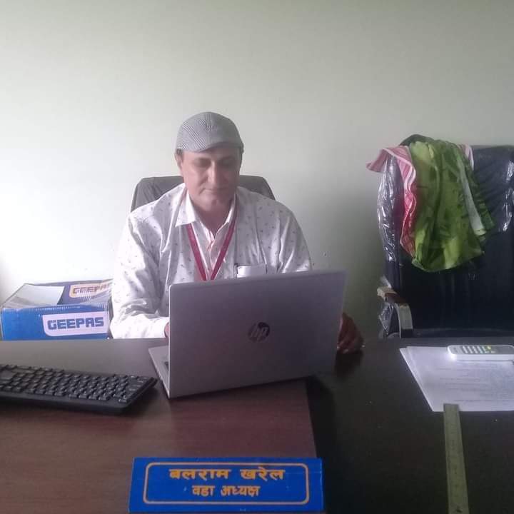वडाध्यक्ष खरेल फरार