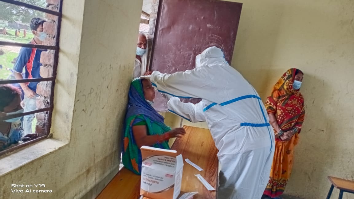 नेपालमा नि आवस्था भयाबह बन्दै : कस्ले-कस्लाई सहयोग गर्ने पुरै गाउ नै संक्रमित