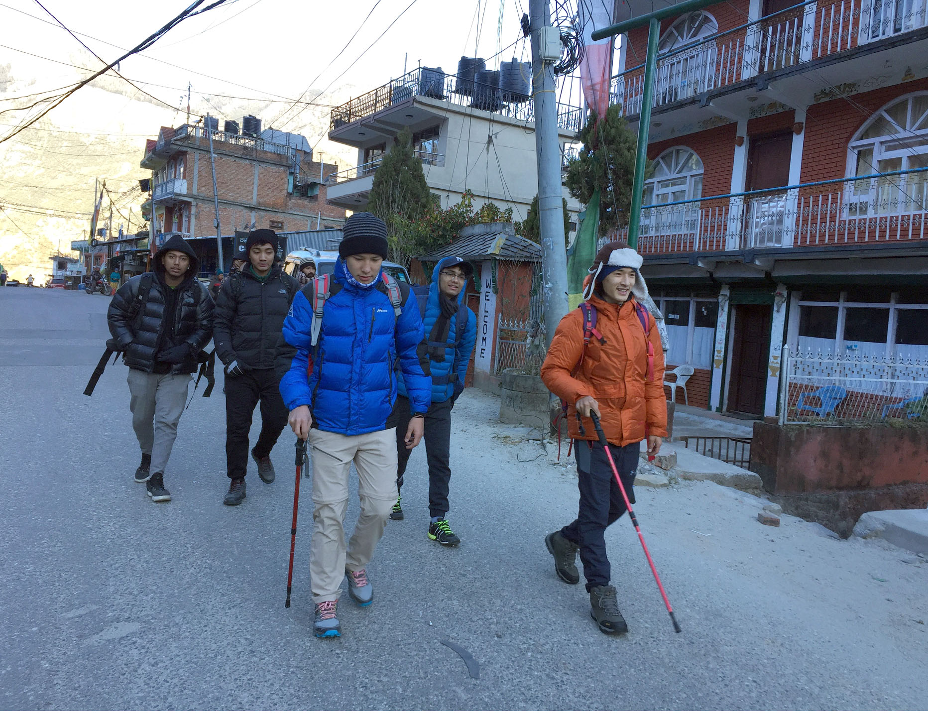 रोकिएका विदेशी पर्यटक मनाङबाट उद्धार