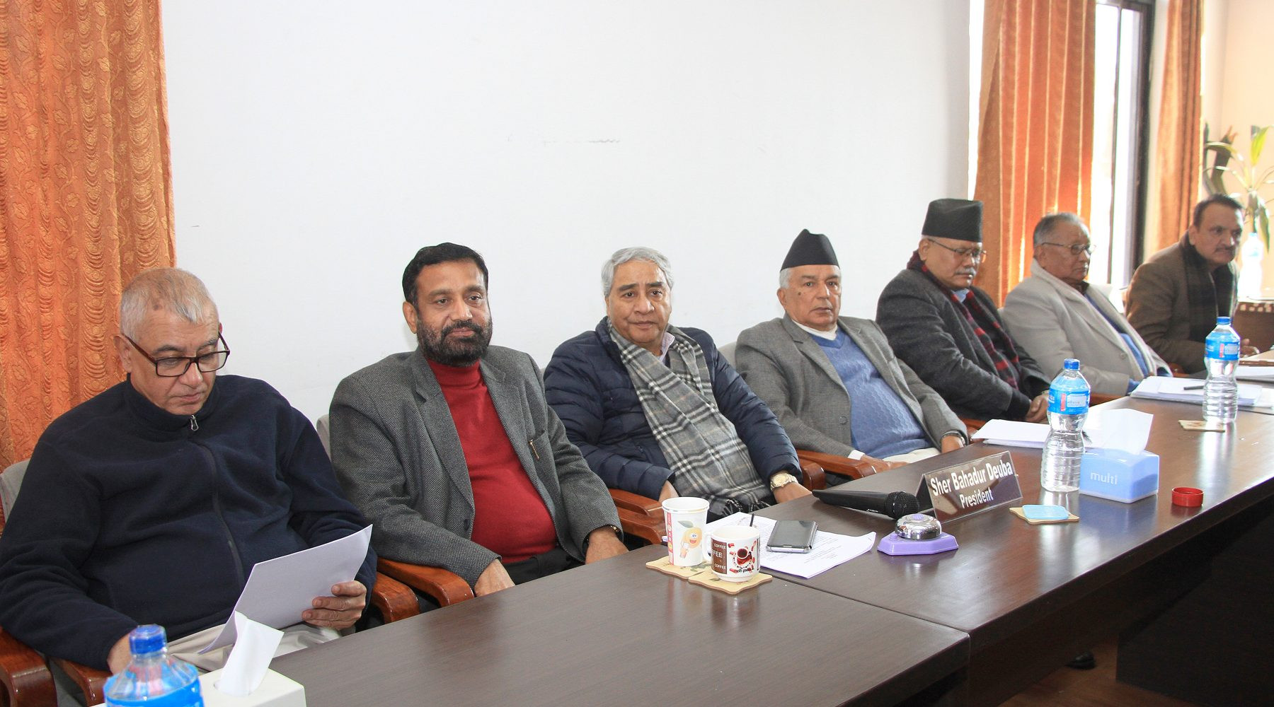 कांग्रेसको पदाधिकारी बैठक जारी