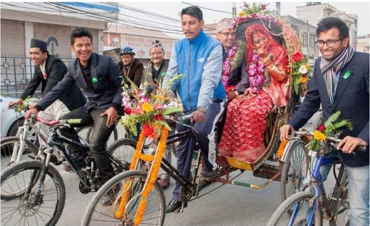 रिक्सामा बेहुला-बेहुली, साइकलमा जन्ती ! पुरा हेर्नुहोस