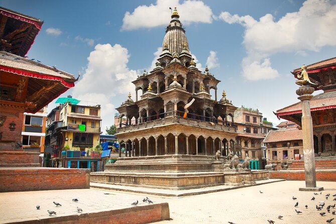 सोमबार पाटनको कृष्ण मन्दिरमा भक्तजनलाई रोक