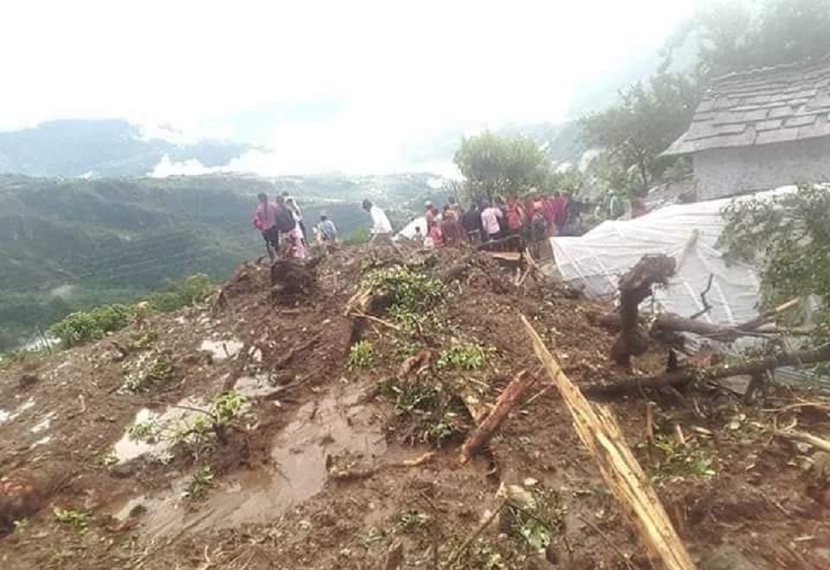३४ घर पहिराको जोखिममा