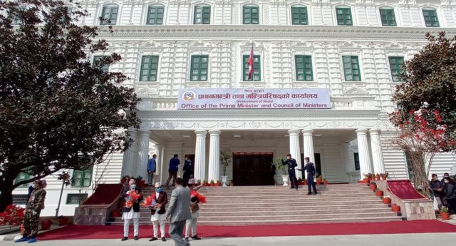कोरोनाको त्रासमा सिंहदरबार, प्रधानमन्त्री कार्यालयका ४० कर्मचारीलाई संक्रमण