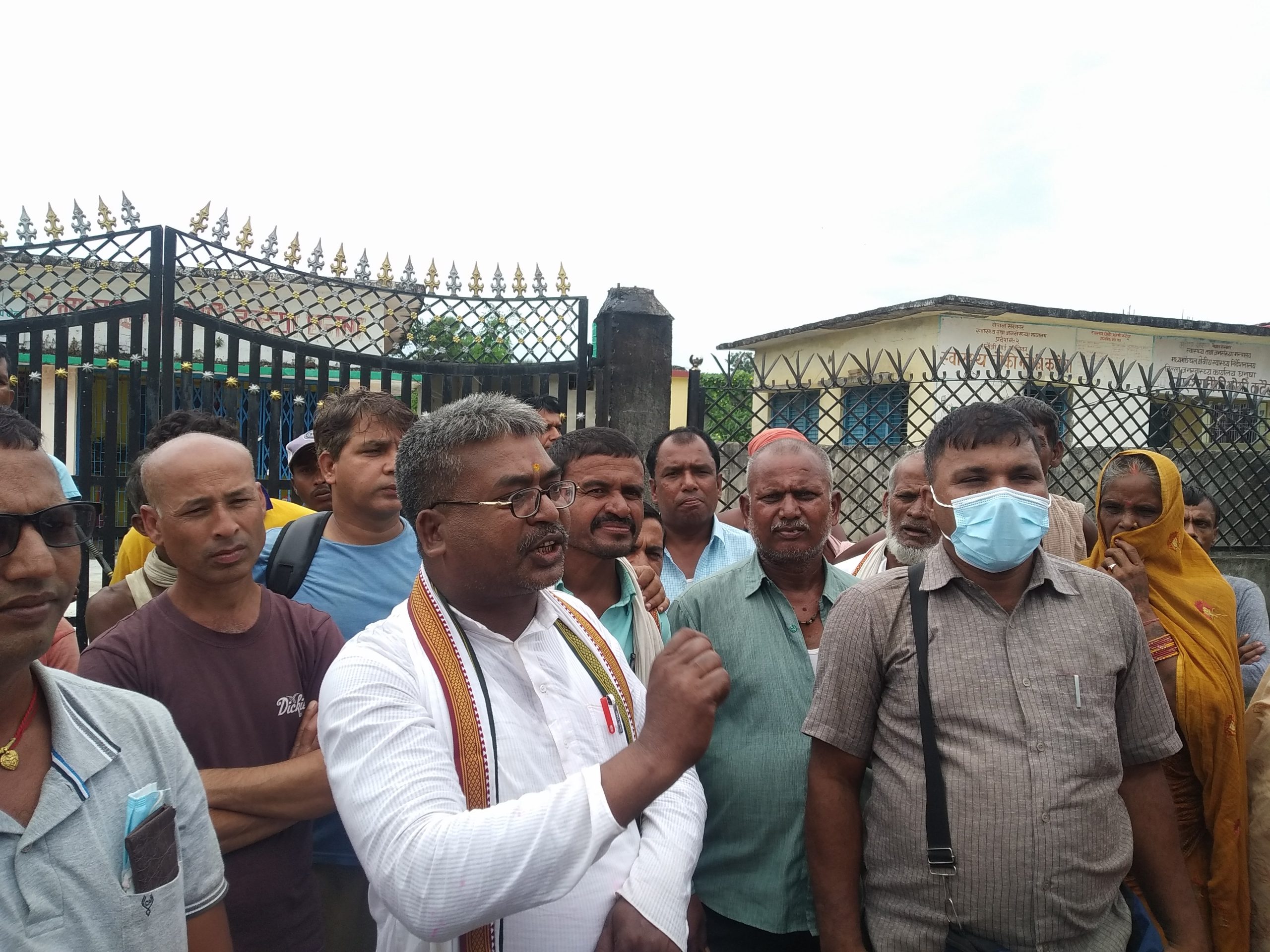 अनियमितता भएको भन्दै जनप्रतिनिधिबाटै तालाबन्दी