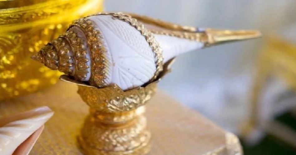 किन महत्वपूर्ण छ दक्षिणवर्ती शंख ? लाभ पाउन यसरी गर्नुहोस् पूजा