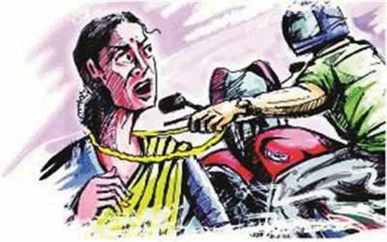 महिलालाई घाइते बनाएर सुन लुटियो