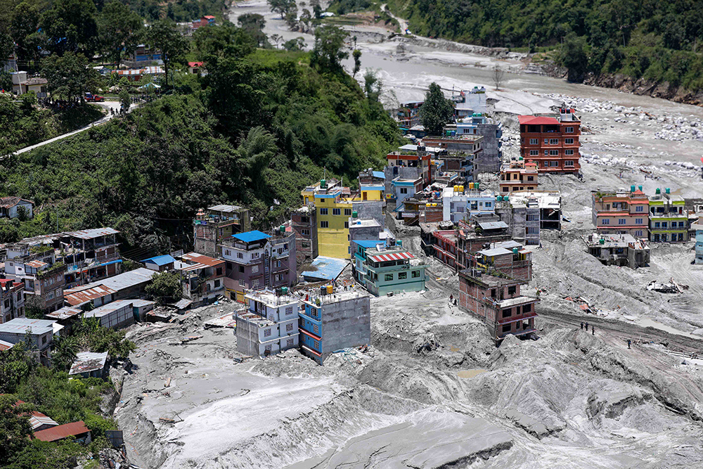 बाढीपहिरोले अवरुद्ध मेलम्चीका सडकखण्ड जोडिँदै