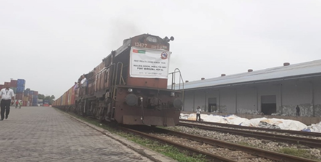 भारतीय निजी कम्पनीको रेल पहिलोपटक कन्टेनर बोकेर नेपालमा