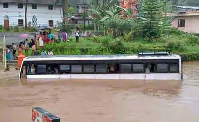 केरलामा बाढीबाट मृत्यु हुने २६ पुगे