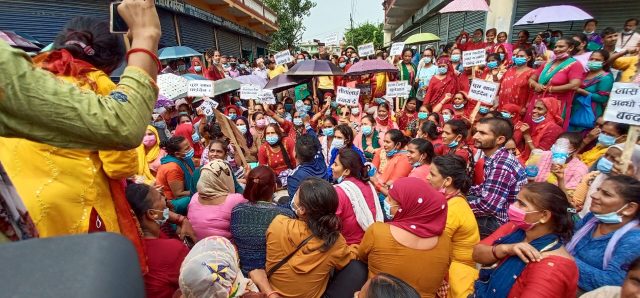 सीता भण्डारी मृत्यु प्रकरण : माइती पक्षको नाराबाजीका बिच घटना सामसुम पार्ने दाउमा प्रहरी