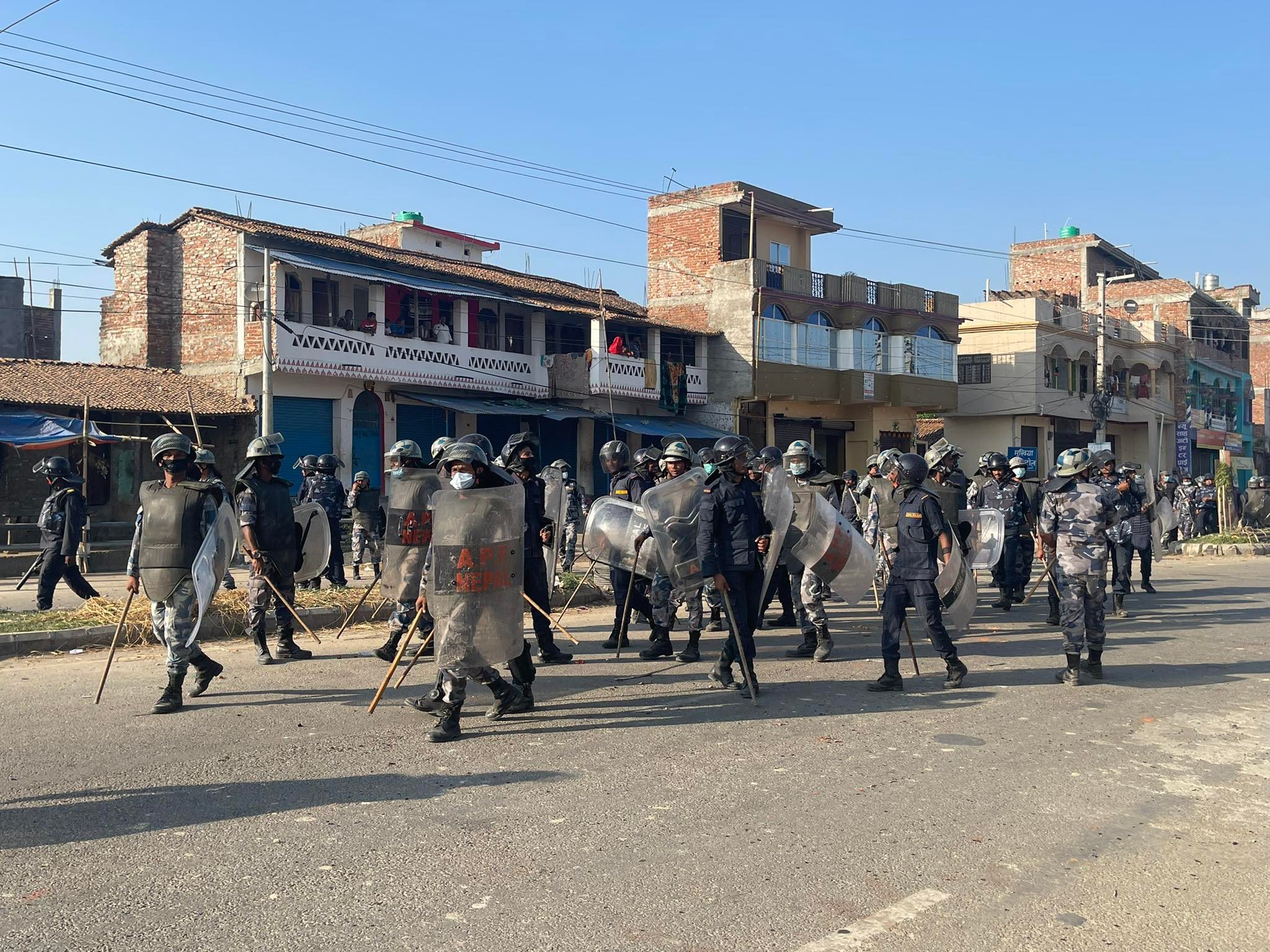 जनकपुरमा झडप: केही राउन्ड अश्रु ग्यास प्रहार, भोलि राति १० बजेसम्म निषेधाज्ञा