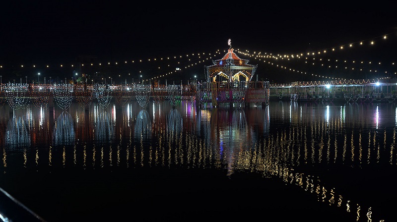 सूर्यको पूजा आराधना गरि छठ पर्व मनाइँदै