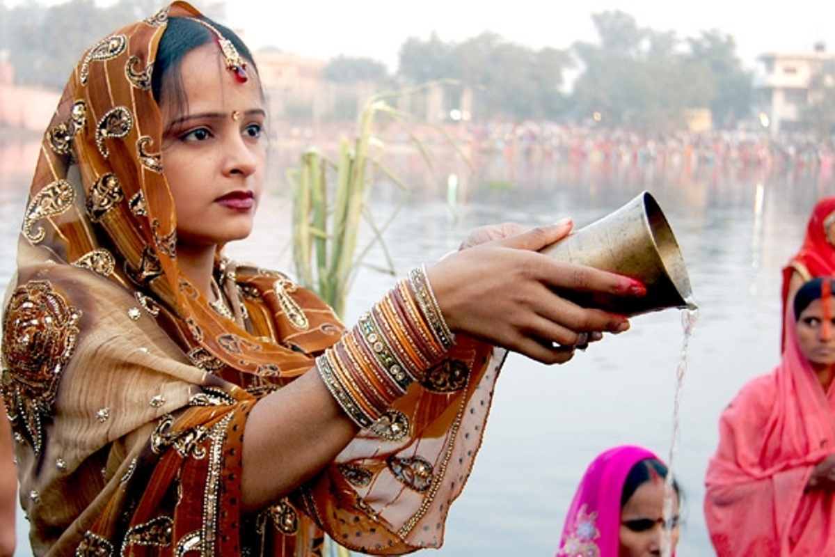 उदाउँदो सूर्यलाई अर्घ दिंदै सकियो छठ