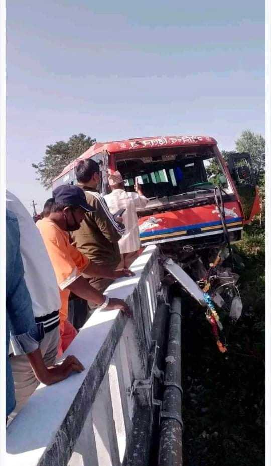 बस दुर्घटनाबाट १ जनाको मृत्यु, २२ घाईते