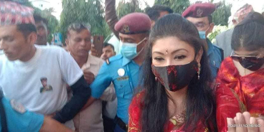 वीरगञ्जको घडिअर्वा छठघाट पुगिन् हिमानी