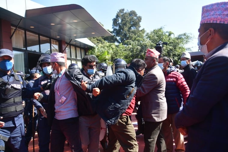 रेडक्रसको विधान महाधिवेशनस्थलमा तोडफोड, ६ जना पक्राउ